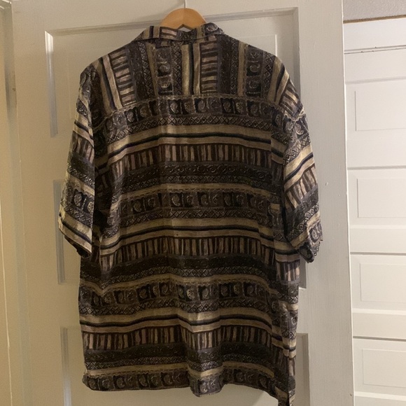 This is an EUC men’s silk shirt - Picture 5 of 5